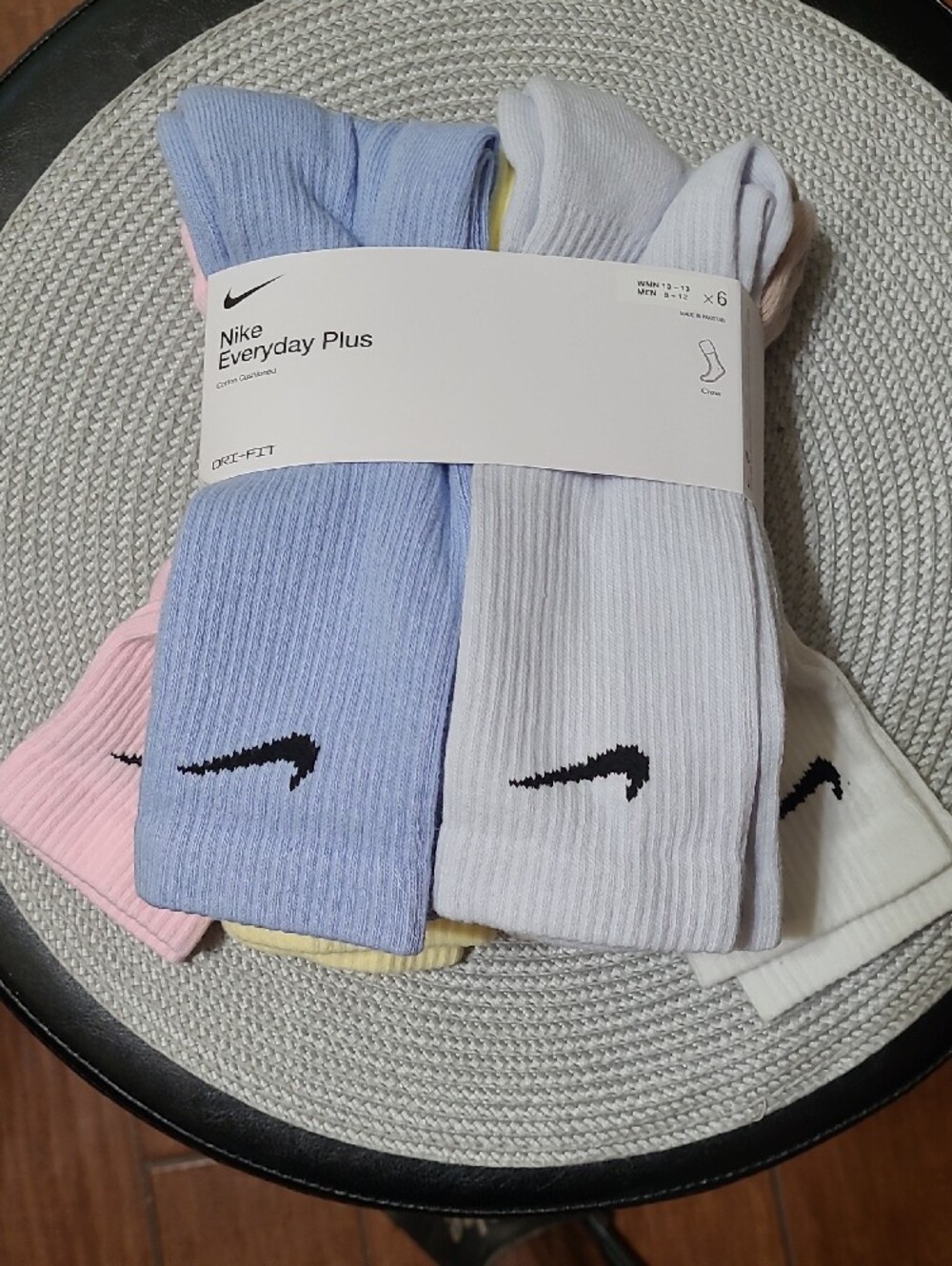 Nike Unisex Crew Athletic Socks - Picture 2 of 6